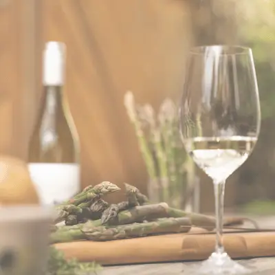 Die ideale Weinbegleitung zu Spargel – frische Weissweine für die Frühlings- und Spargelsaison.