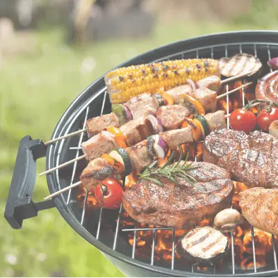Die besten Weine zum Grillieren – passende Begleiter zu Fleisch, Gemüse und sommerlichen Grilladen.